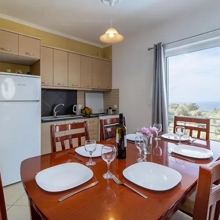 Apartment With Sea View B *